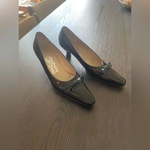 Ferragamo black pumps with bow size 9